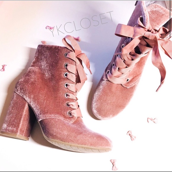 Kenneth Cole Reaction Shoes - NWOT: VELOUR ROSE HEELS